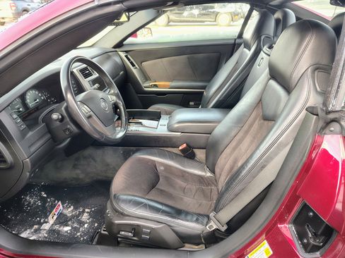 Used 2006 Cadillac XLR V image 10
