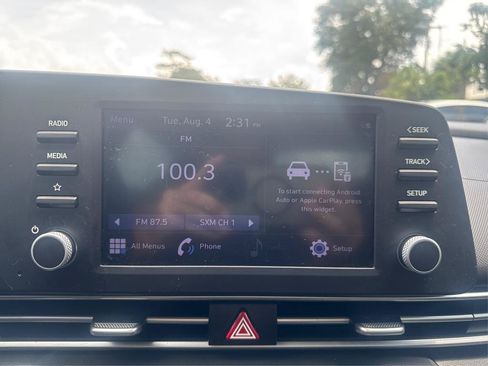Used 2022 Hyundai Elantra SEL FWD image 11