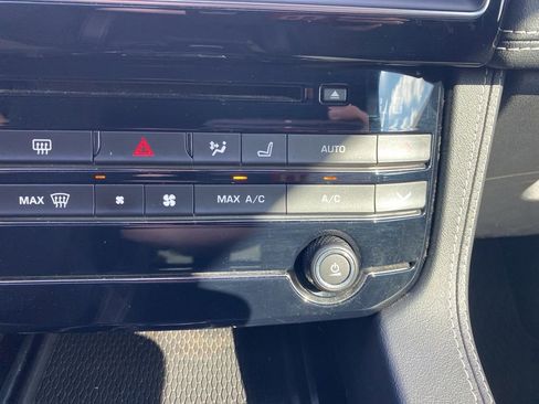 Used 2019 Jaguar F-PACE S image 28