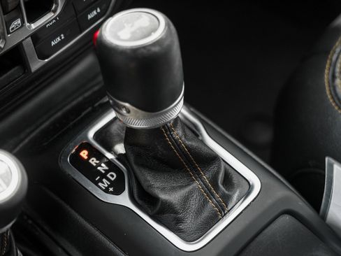 Used 2022 Jeep Wrangler Unlimited Sahara AWD/4WD image 11
