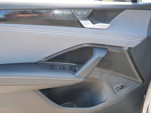 Certified 2025 Volkswagen Tiguan SE AWD/4WD image 16