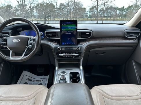 Used 2020 Ford Explorer Platinum image 18
