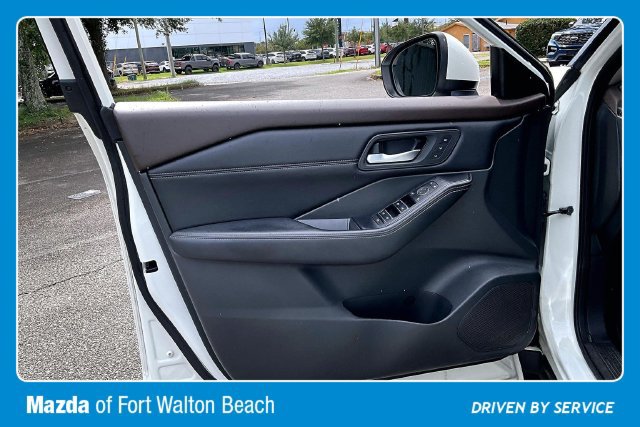 Used 2022 Nissan Rogue SL FWD image 17