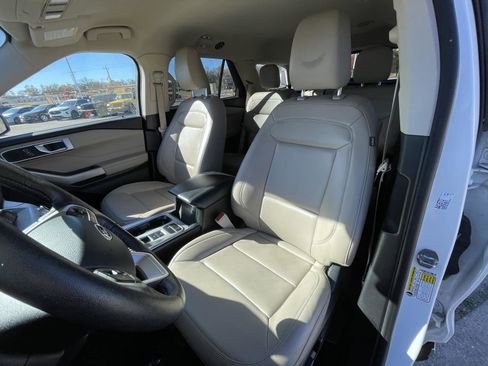 Used 2022 Ford Explorer XLT image 10