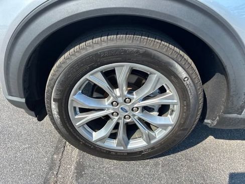 Used 2023 Ford Explorer XLT w/ Equipment Group 202A RWD image 11