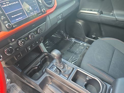 Used 2020 Toyota Tacoma TRD Off-Road AWD/4WD image 22