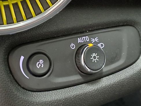 Used 2024 Chevrolet Trax LT w/ Driver Confidence Package image 28