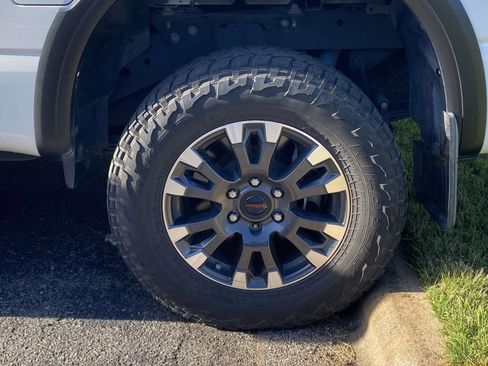 Used 2021 Nissan Titan PRO-4X w/ Pro-4x Convenience Package AWD/4WD image 9