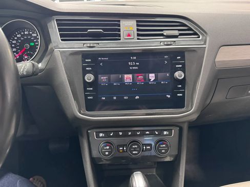 Used 2019 Volkswagen Tiguan SE w/ Panoramic Sunroof Package image 27