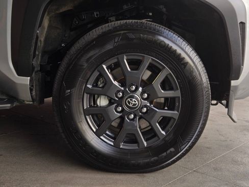 Certified 2025 Toyota 4Runner SR5 AWD/4WD image 5