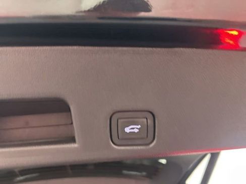 Used 2024 Chevrolet Traverse Z71 image 36