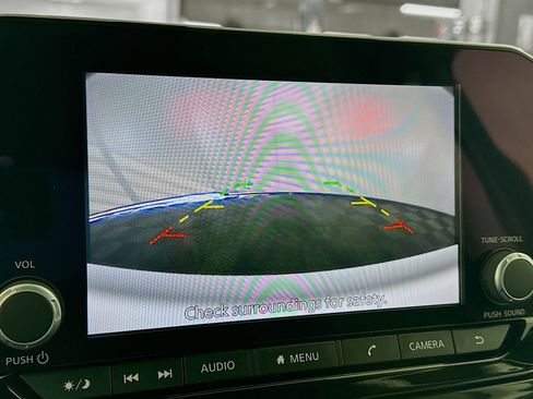 Used 2025 Nissan Pathfinder SV image 22