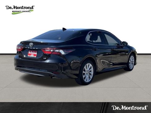 Used 2022 Toyota Camry LE image 5