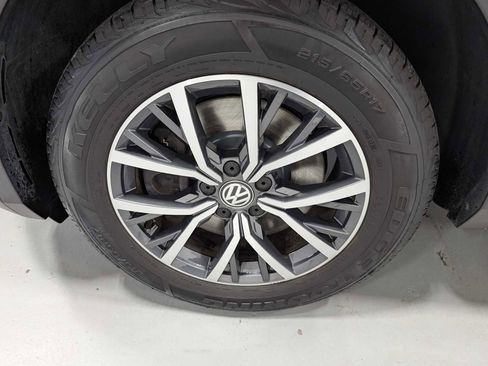 Used 2019 Volkswagen Tiguan SE image 3