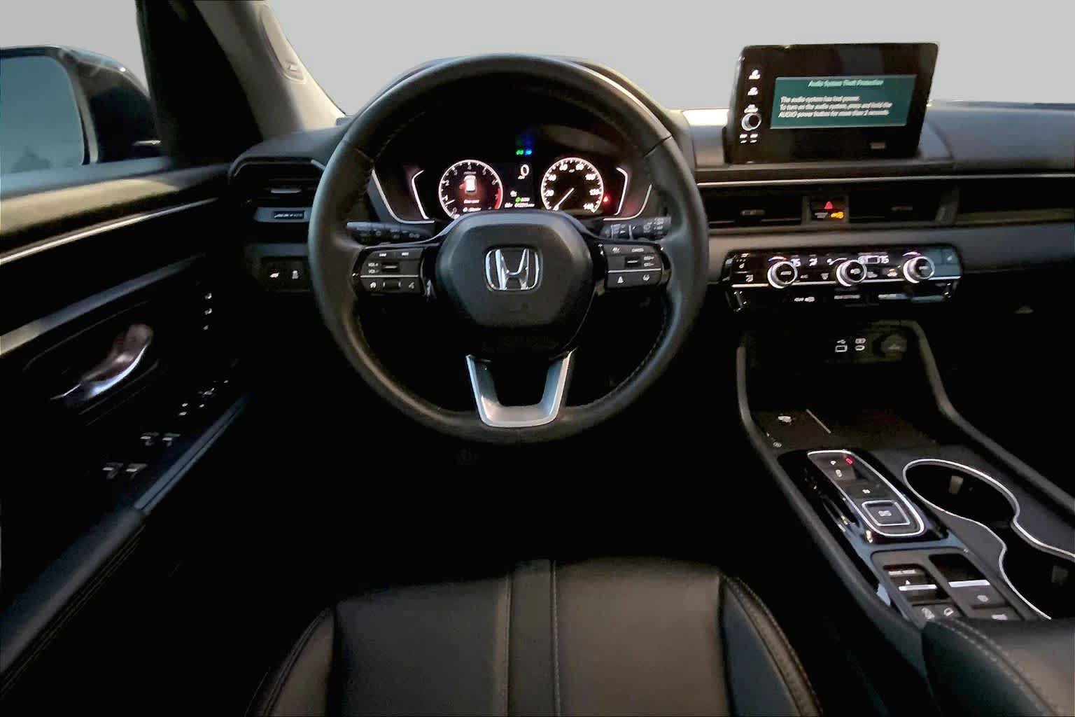 Used 2025 Honda Pilot Touring image 6
