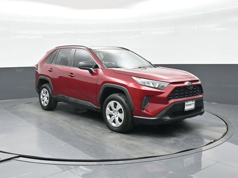 Used 2020 Toyota RAV4 LE image 15