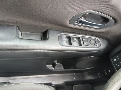 Used 2017 Honda HR-V LX image 21
