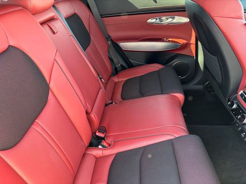 Used 2023 Genesis GV70 2.5T w/ Sport Prestige Package image 17