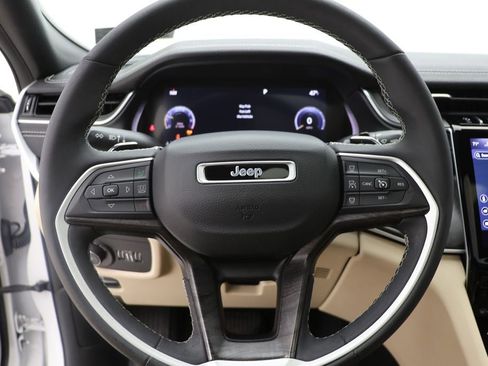 Used 2023 Jeep Grand Cherokee L Limited AWD/4WD image 18