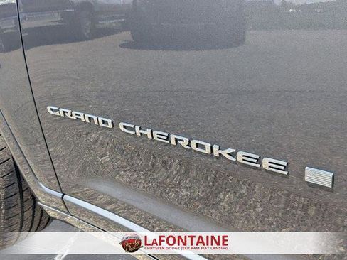 Certified 2022 Jeep Grand Cherokee Overland AWD/4WD image 10