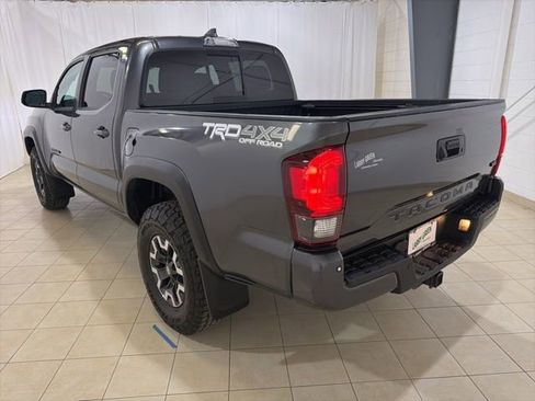 Used 2019 Toyota Tacoma TRD Off-Road w/ Technology Package AWD/4WD image 3