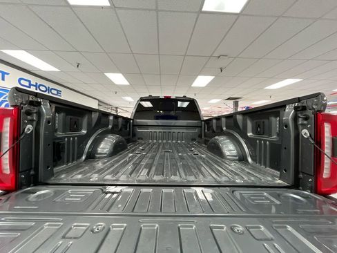 Used 2023 Ford F450 Lariat w/ FX4 Off-Road Package image 11