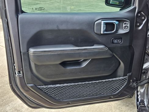 Used 2025 Jeep Wrangler Unlimited Sahara AWD/4WD image 14