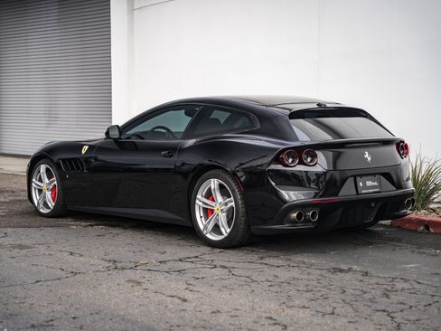 Certified 2018 Ferrari GTC4Lusso image 3