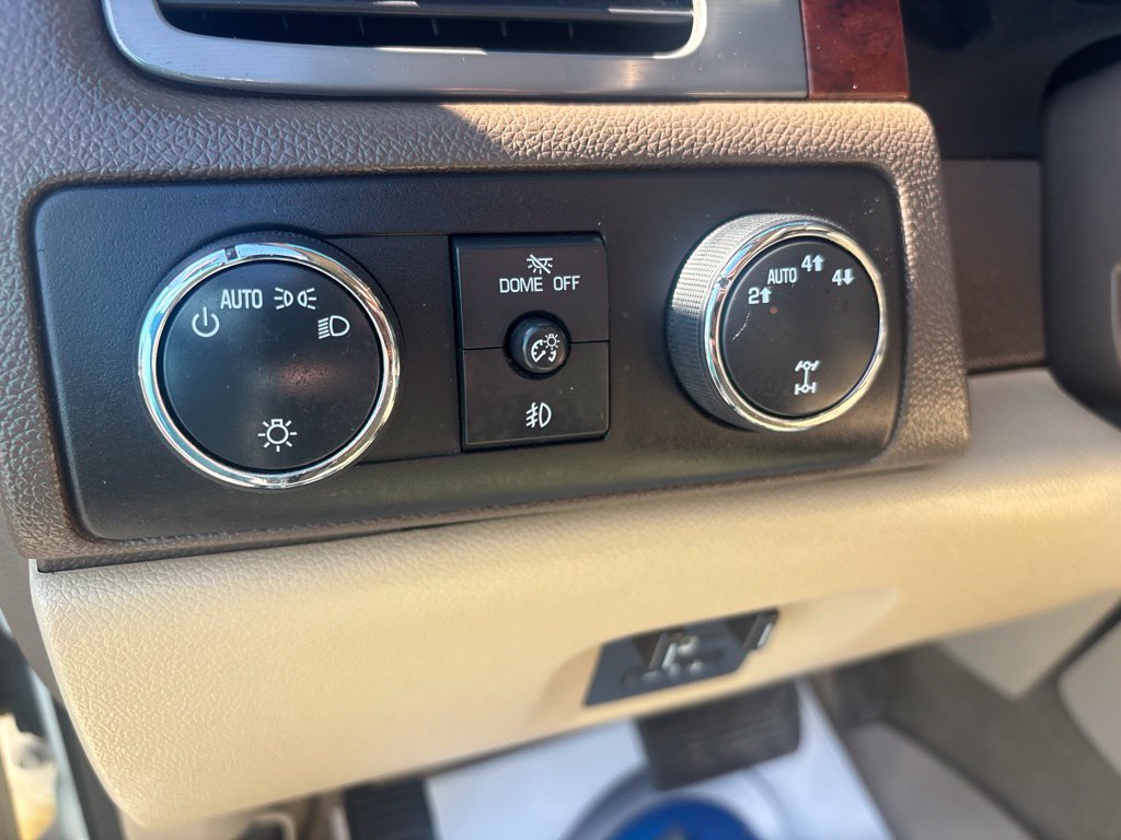 Used 2013 Chevrolet Avalanche LTZ AWD/4WD image 21