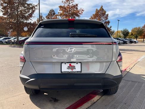 Used 2025 Hyundai Kona SEL image 7
