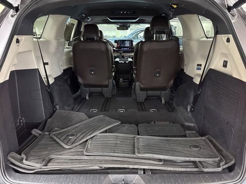 Used 2022 Toyota Sienna Platinum AWD/4WD image 13