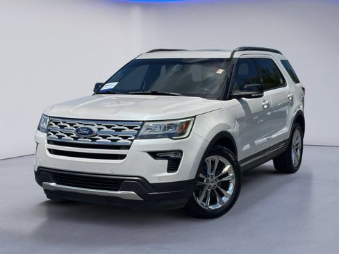 Used 2018 Ford Explorer XLT w/ Equipment Group 202A AWD/4WD image 2