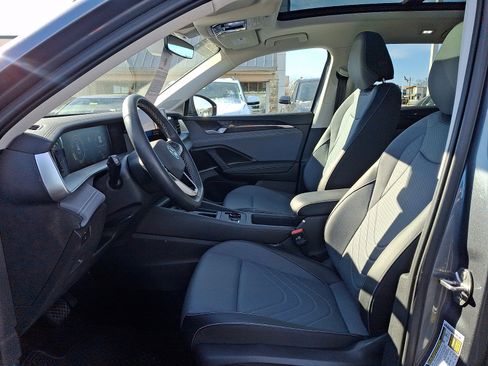 Certified 2025 Volkswagen Tiguan SE image 13