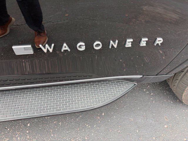 Used 2024 Jeep Wagoneer Series III AWD/4WD image 7