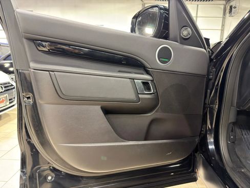 Used 2018 Land Rover Discovery SE image 34