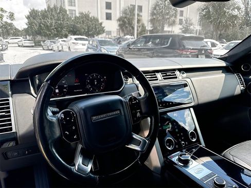 Used 2021 Land Rover Range Rover Long Wheelbase Autobiography image 10