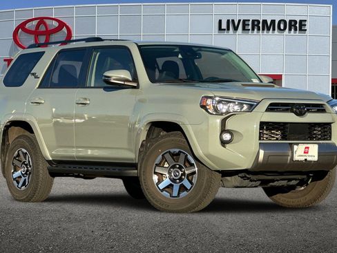 Used 2023 Toyota 4Runner TRD Off-Road Premium image 2