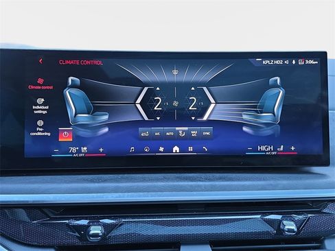 Used 2025 BMW X5 xDrive40i w/ Climate Comfort Package image 27