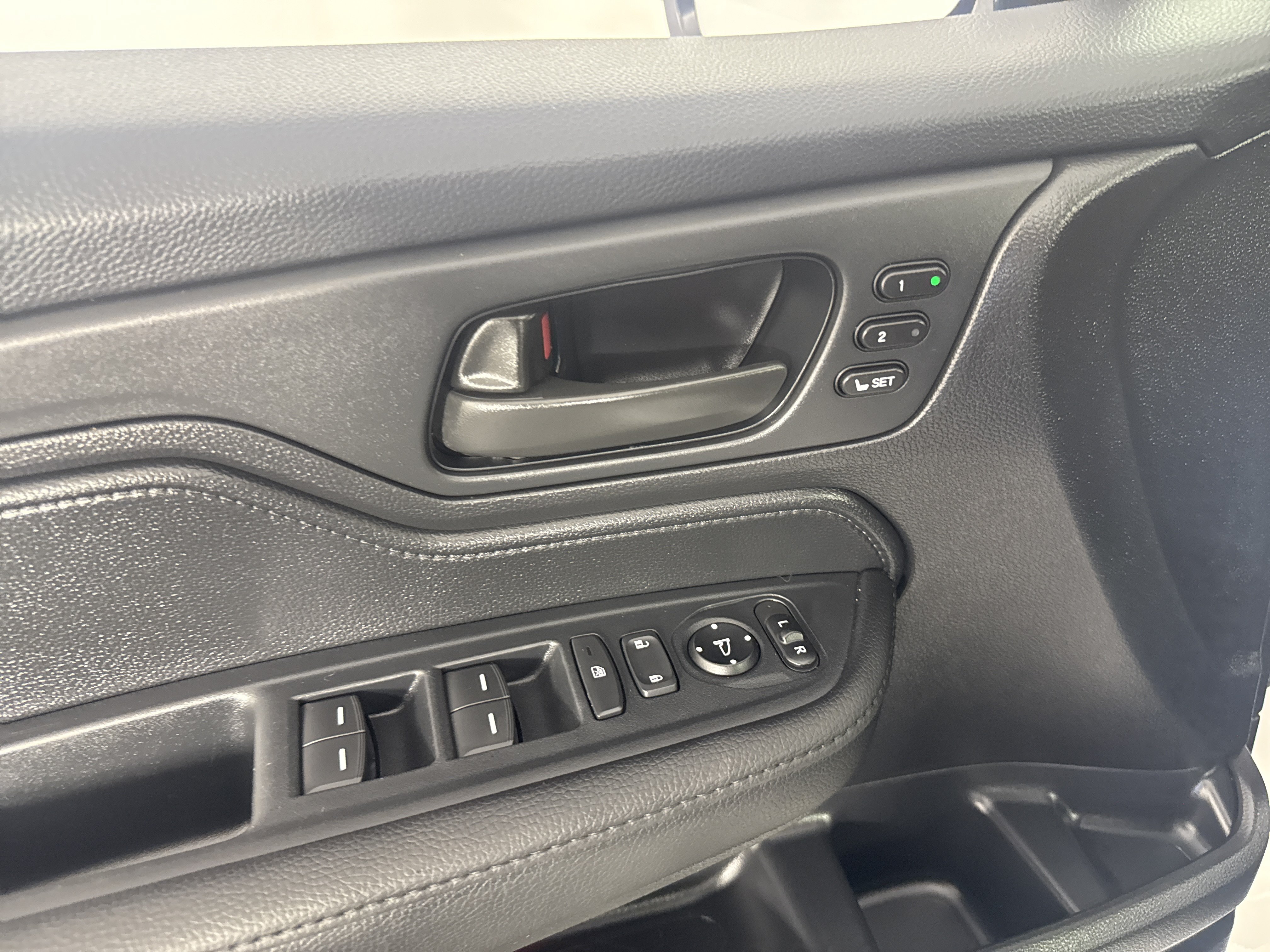 Used 2025 Honda Odyssey Sport-L image 9