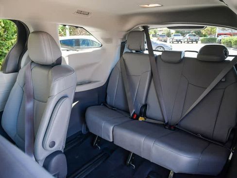 Used 2021 Toyota Sienna Limited FWD image 20