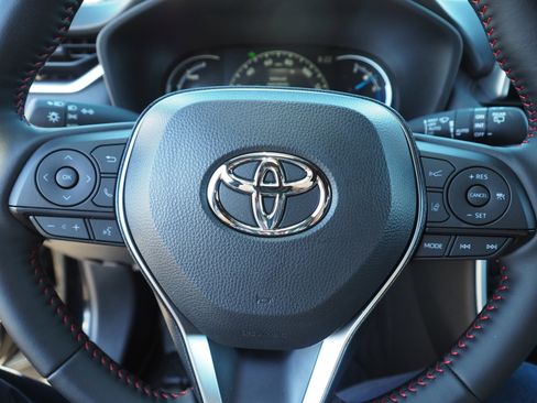 Used 2025 Toyota RAV4 SE image 27