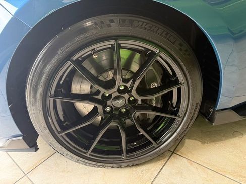Used 2019 Ford Mustang Shelby GT350 w/ Technology Package RWD image 28
