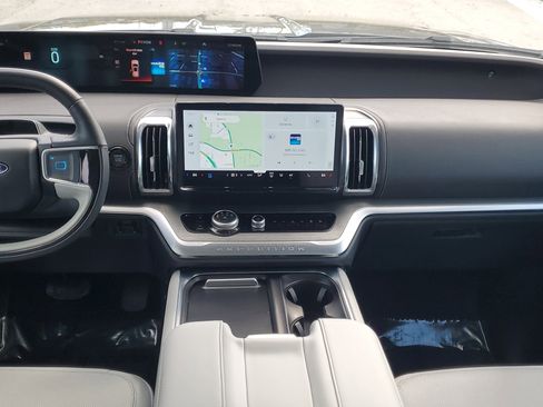 Certified 2025 Ford Expedition Max Platinum image 17