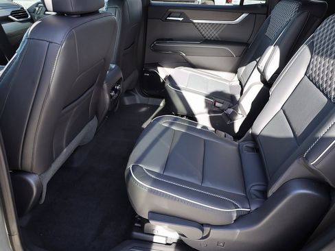 New 2026 GMC Acadia Denali w/ Super Cruise Package image 17