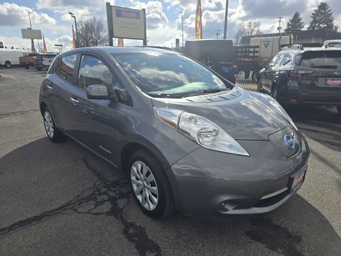 Used 2017 Nissan Leaf S image 16