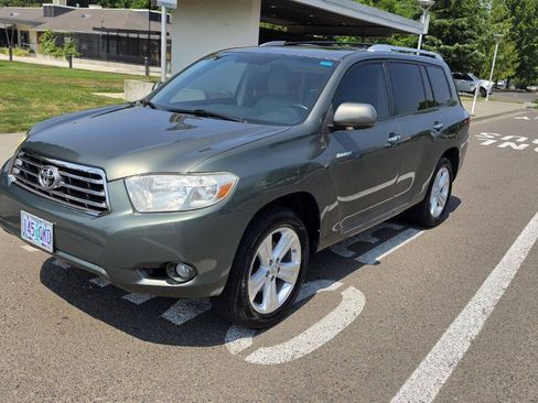 Used 2010 Toyota Highlander Limited FWD image 1