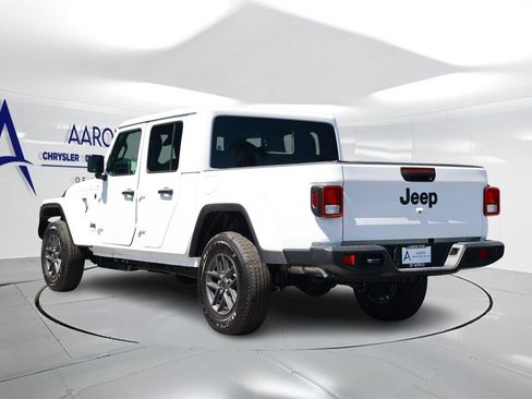 New 2026 Jeep Gladiator Sport AWD/4WD image 2