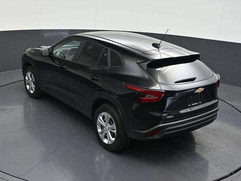 Used 2024 Chevrolet Trax LS FWD image 17