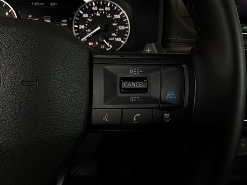 Used 2025 Nissan Rogue SV FWD image 34