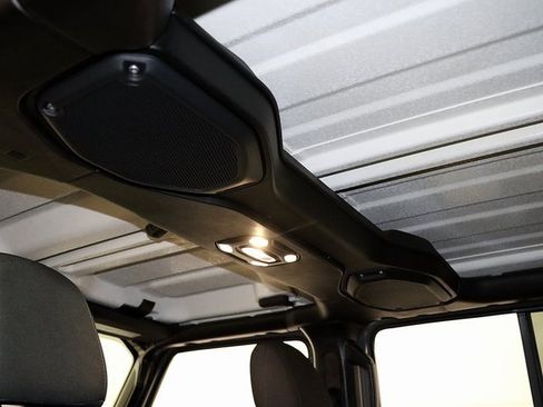 Used 2021 Jeep Gladiator Overland image 16